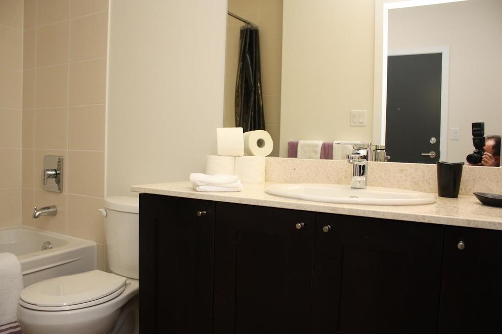 Accurate Plus Furnished Apartment- Brickstone Mews Місісаґа Номер фото