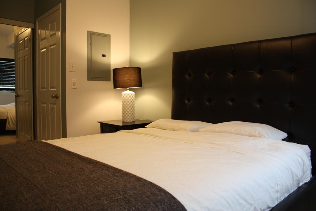 Accurate Plus Furnished Apartment- Brickstone Mews Місісаґа Номер фото